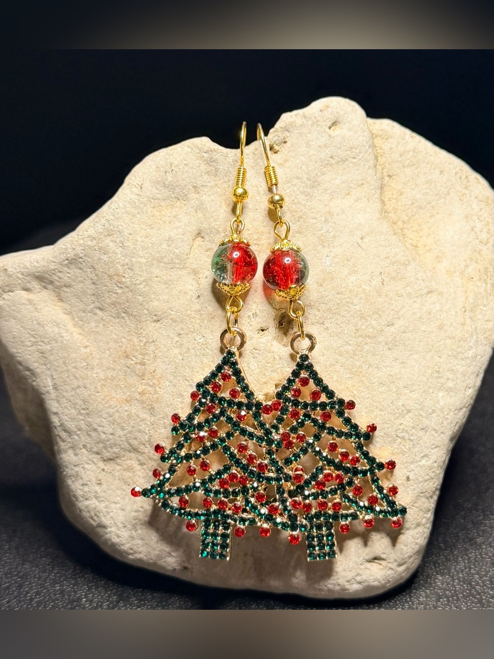 🎄Handmade🎄Green and Red Christmas Tree Drop Earrings